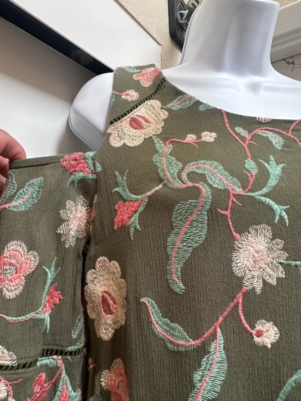 Luxology Embroidered Cold-Shoulder Olive Floral Dress with 3/4 flared sleeves - Picture 6 of 7